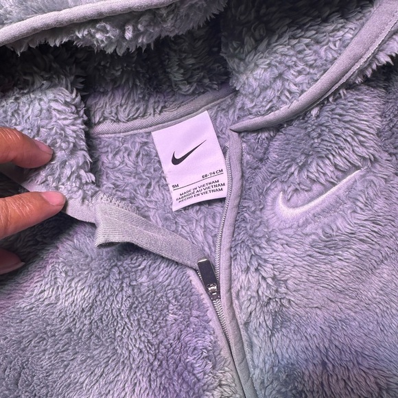 Nike Kids Fuzzy Gray Matching Set - Picture 6 of 9